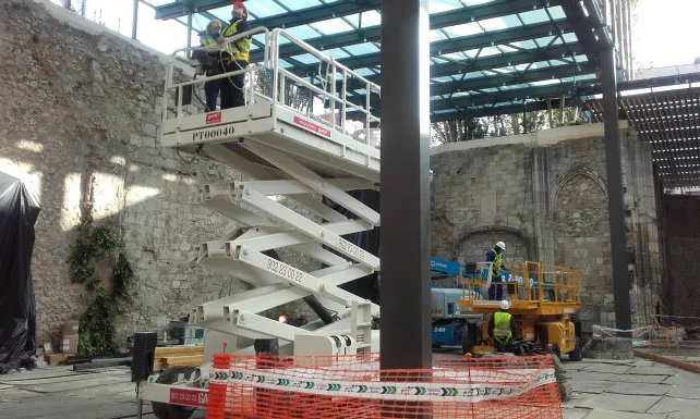 Las obras para dotar de cubierta al Monasterio de San Juan se encuentran al 80% de ejecución