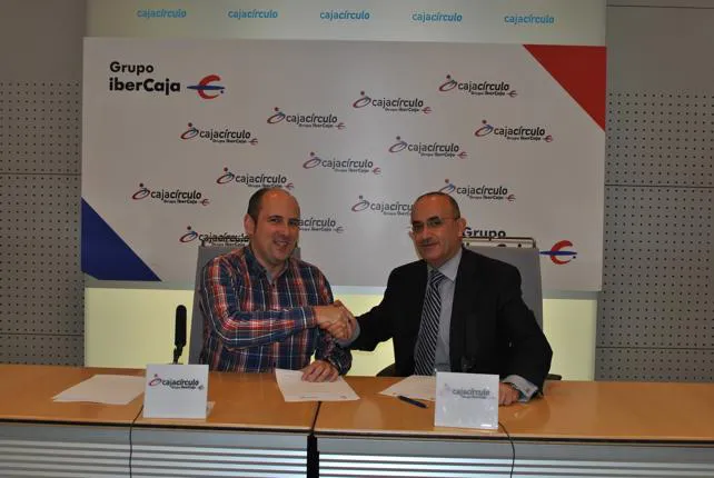 Baloncesto Burgos: Ibercaja y Basket Burgos 2002 firman un convenio de colaboración