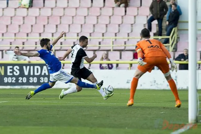 Deportes Burgos: El Burgos CF tira de oficio para superar al Izarra (2-1)