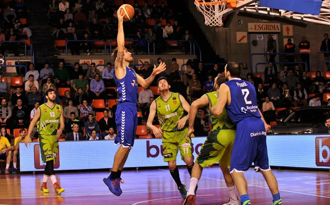 Deportes Burgos: El Miraflores se lleva un partido con sobriedad (76-61)