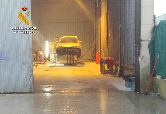 Actualidad Burgos: El Seprona localiza un taller clandestino de reparación de vehículos