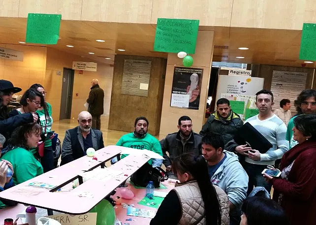 Las plataformas anti-desahucios denuncian la falta de viviendas sociales prometidas por la Junta y SAREB