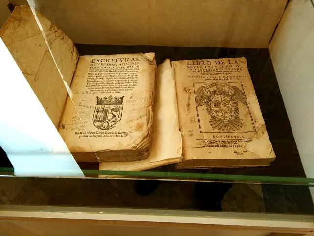El Salón del Libro Antiguo Ciudad de Burgos abre sus puertas