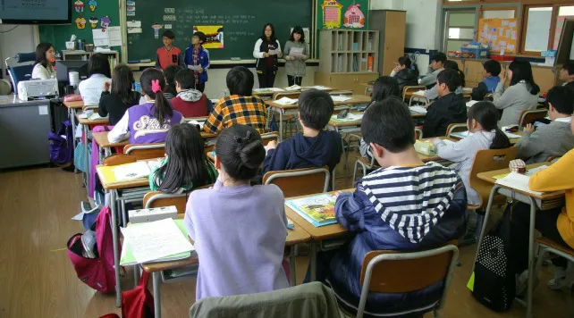 Educación Burgos: Educación y la AECC se unen para concienciar acerca de cómo prevenir el cáncer