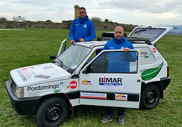 Recorriendo Marruecos en un Panda con un fin solidario