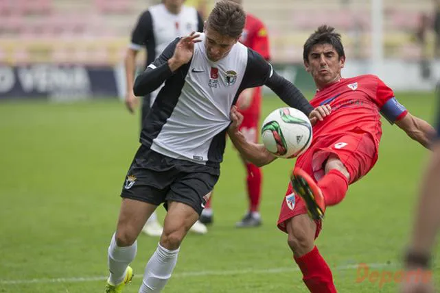 Empate con sabor a nada entre Burgos CF y Compostela (0-0)