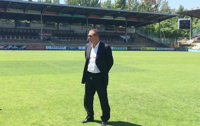 Viadero elude pronunciarse sobre su continuidad en el club