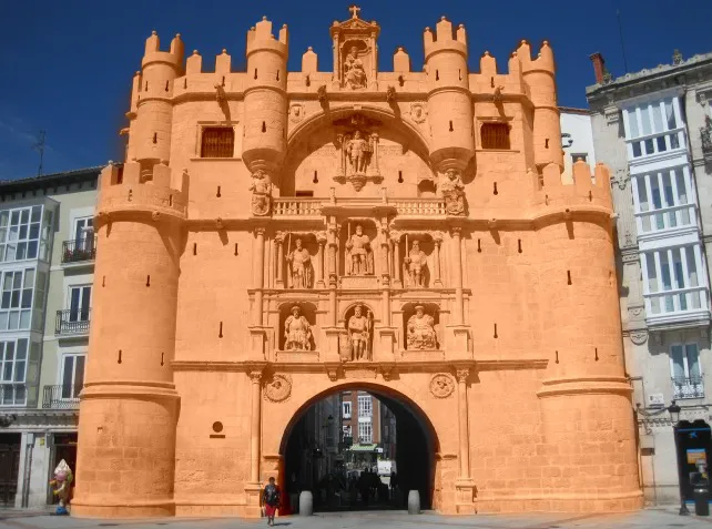 El Arco de Santa María se volverá naranja por el Día del Riñón