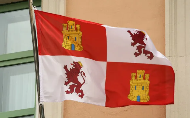 La bandera de la Comunidad, a media asta