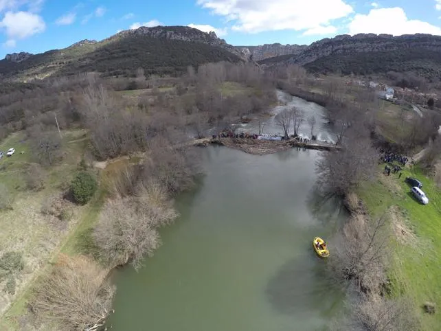 Cerca de 300 personas exigen el arreglo del puente Robredo/Tubilleja