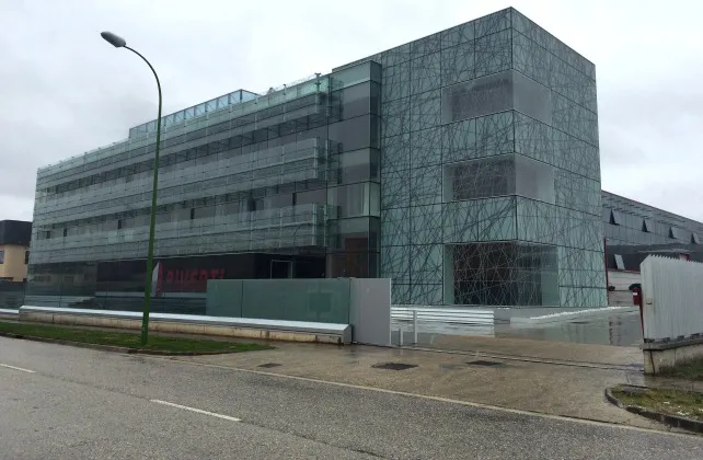 Sofocado un incendio leve en Villalonquéjar