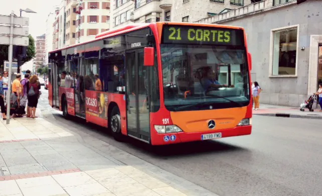 Cs critica la actitud de Conde y pide un informe de cada autobús