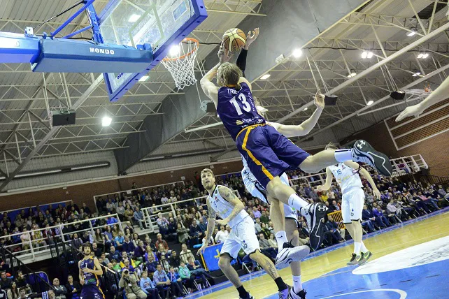 El CB Miraflores rema para morir en la orilla (80-76)