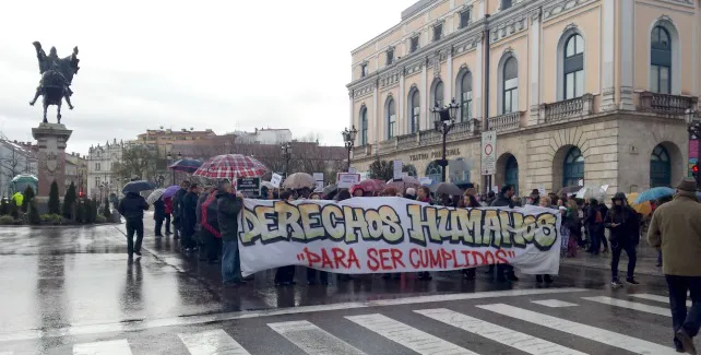 400 burgaleses se manifiestan en apoyo a los refugiados de Siria