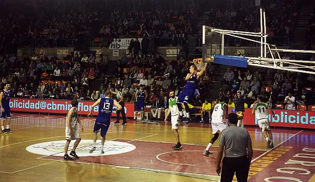 El Miraflores termina con victoria frente a Cáceres y se enfrentará a Ourense