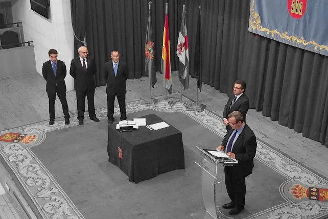 Tres decanos toman posesión de su cargo