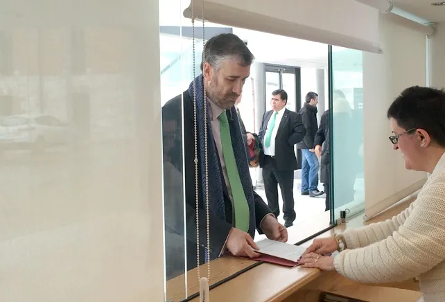 Pérez Mateos presenta su candidatura y anuncia reformas en los vicerrectorados y una mayor presencia de los alumnos