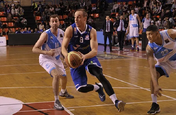 Casi sobre la bocina, pero dentro. El MIraflores se lleva el primer partido del Play Off (73-72)