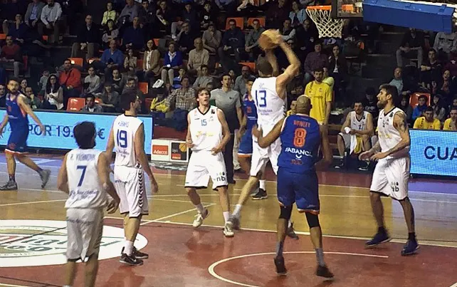 Como guerreros: entre lesiones y personales el Miraflores se lleva su segundo partido de Play Off