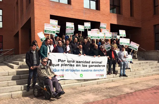 Los ganaderos llevan sus protestas a la Junta