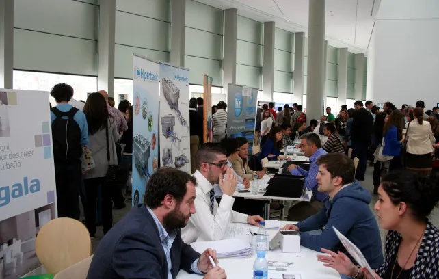 Una Feria de Empleo abierta, pero con alma universitaria
