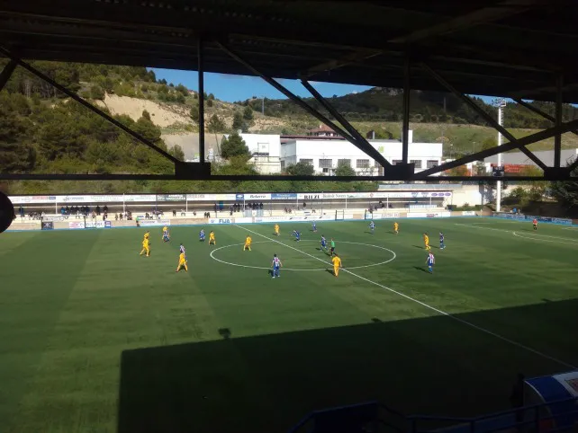 Derrota del Burgos CF frente al CD Izarra en Merkatondoa (1-0)