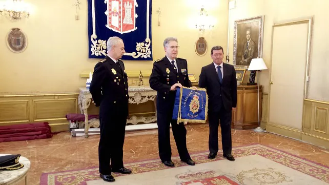La Policía Nacional recibe el Guión de la Provincia