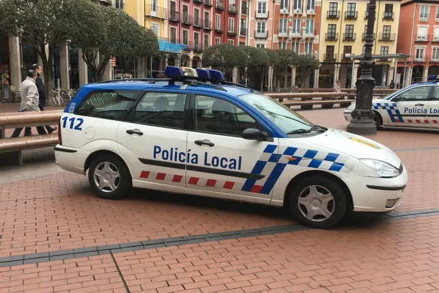 Denunciado un propietario que paseaba a su perro de raza peligrosa suelto y sin bozal