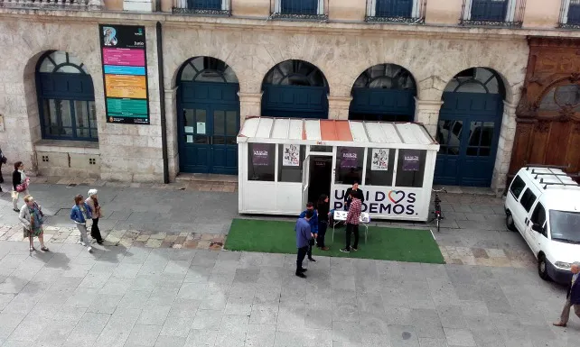 Movilidad denuncia a Unidos Podemos, que no se plantea la retirada de la caseta