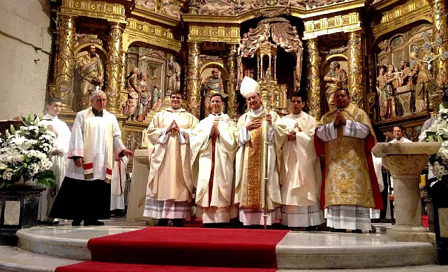 Fidel Herráez preside la ordenación de tres nuevos sacerdotes