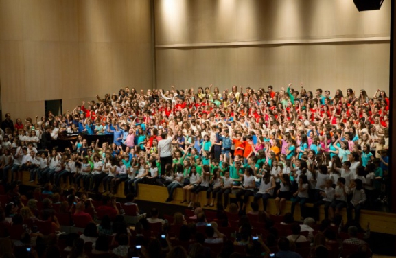 Luz verde al concurso de corales, a los certámenes escolares y a la programación de la Sala Gamonal