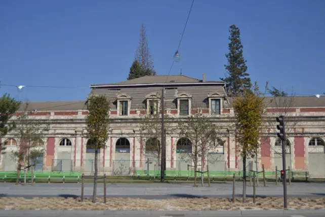 Las obras de remodelación de la vieja estación se prolongarán