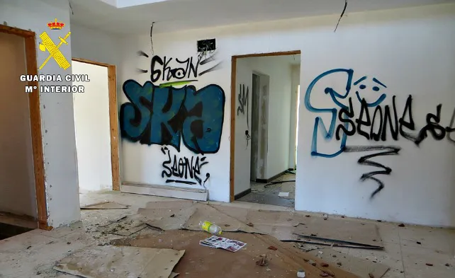 Detenido un menor por realizar graffitis a una vivienda