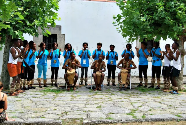 Se celebra ceremonia de apertura del Festival de Folclore tras el traslado por cuestiones climatológicas