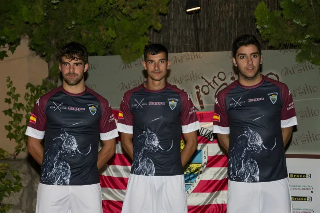 La camiseta de la polémica: el Atlético Tordesillas apoya al Toro de la Vega