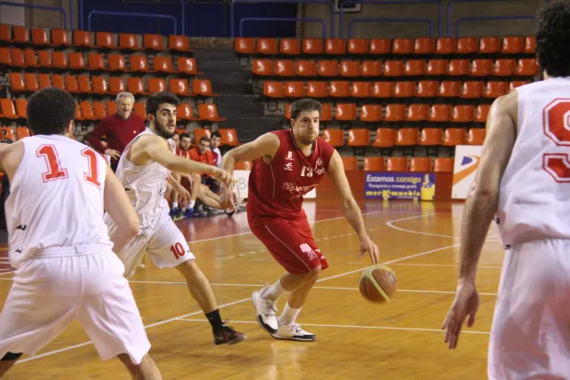 Álvaro Gómez renueva con el Grupo de Santiago