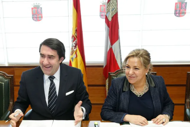 Rosa Valdeón dimite tras sus explicaciones públicas, y a Herrera, de su positivo por alcoholemia