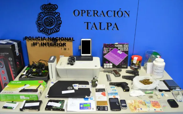 Detenidos por numerosas estafas, falsedades documentales, usurpaciones de identidad y tráfico de drogas
