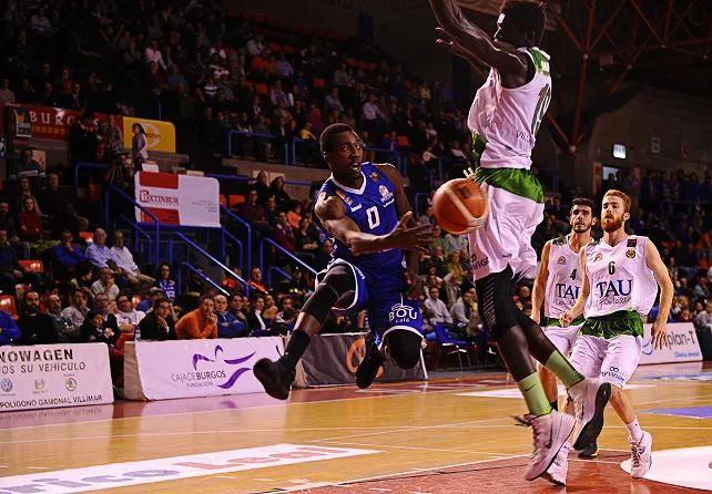 El Miraflores confirma su mejoría ante Castellón (105-81)