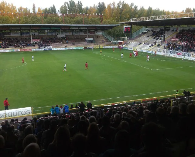 El Burgos vuelve a perder en casa pese a sobreponerse a dos goles