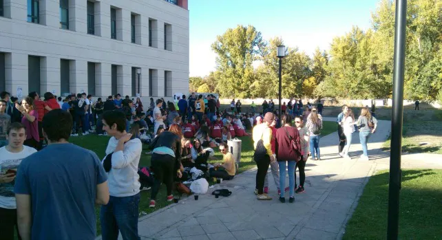 300 universitarios celebran la fiesta de la Facultad de Humanidades y Comunicación