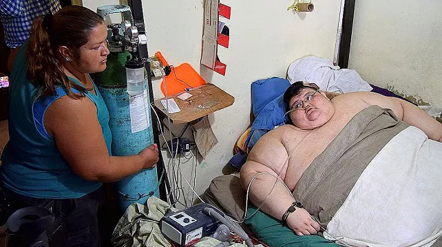 El hombre más obeso del mundo inicia un tratamiento para bajar de peso