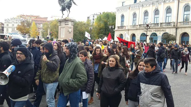 Educación Burgos: 400 estudiantes vuelven a manifestarse frente a la LOMCE, los recortes y el 3+2
