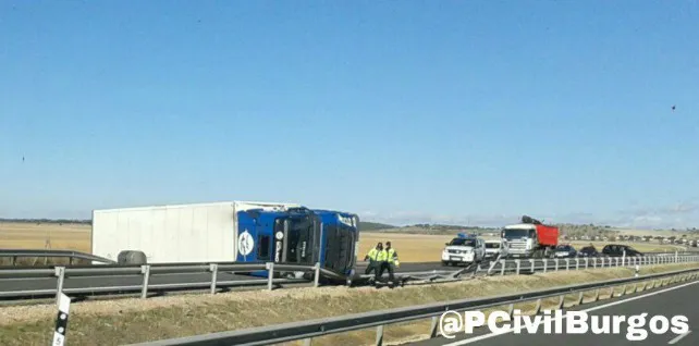 Vuelva un camión en Lerma sin provocar heridos