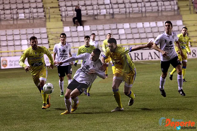 El Burgos CF remonta y toma ventaja ante la Arandina (2-1)