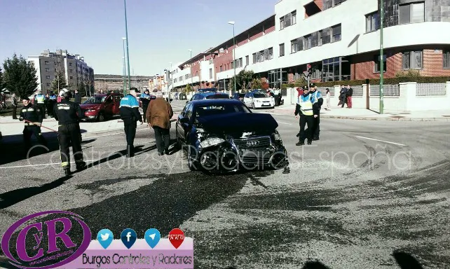Cuatro heridos en una colisión entre dos turismos en Burgos