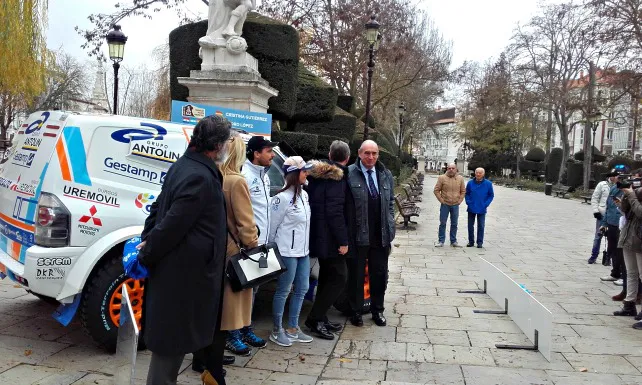 Burgos despide a la participante burgalesa en el Dakar