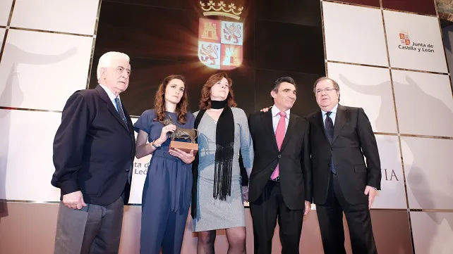 Herrera homenajea al torero segoviano Víctor Barrio en la entrega del Premio Tauromaquia de Castilla y León