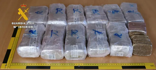 Detenidas tres personas con 12 kilos de hachís y 2 gramos de cocaína