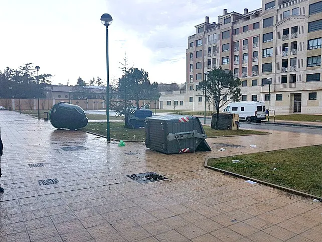 Las rachas de viento ocasionan desperfectos en la capital burgalesa